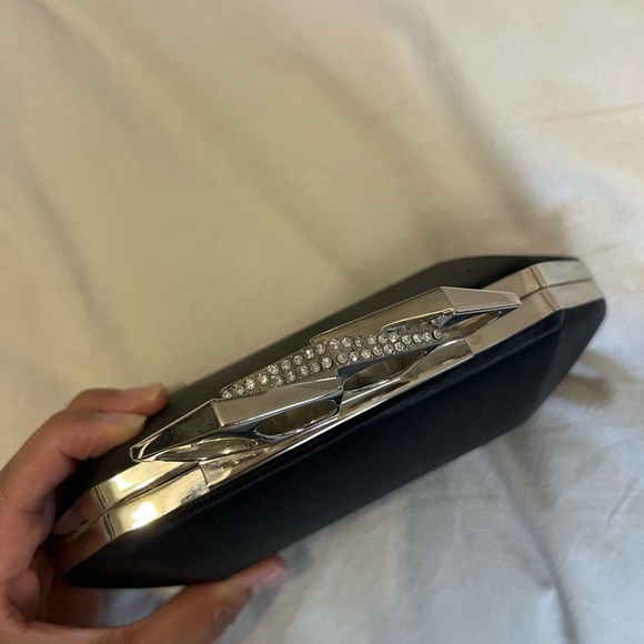 Black Four-Ring Clutch Bag - Picture 4 of 6